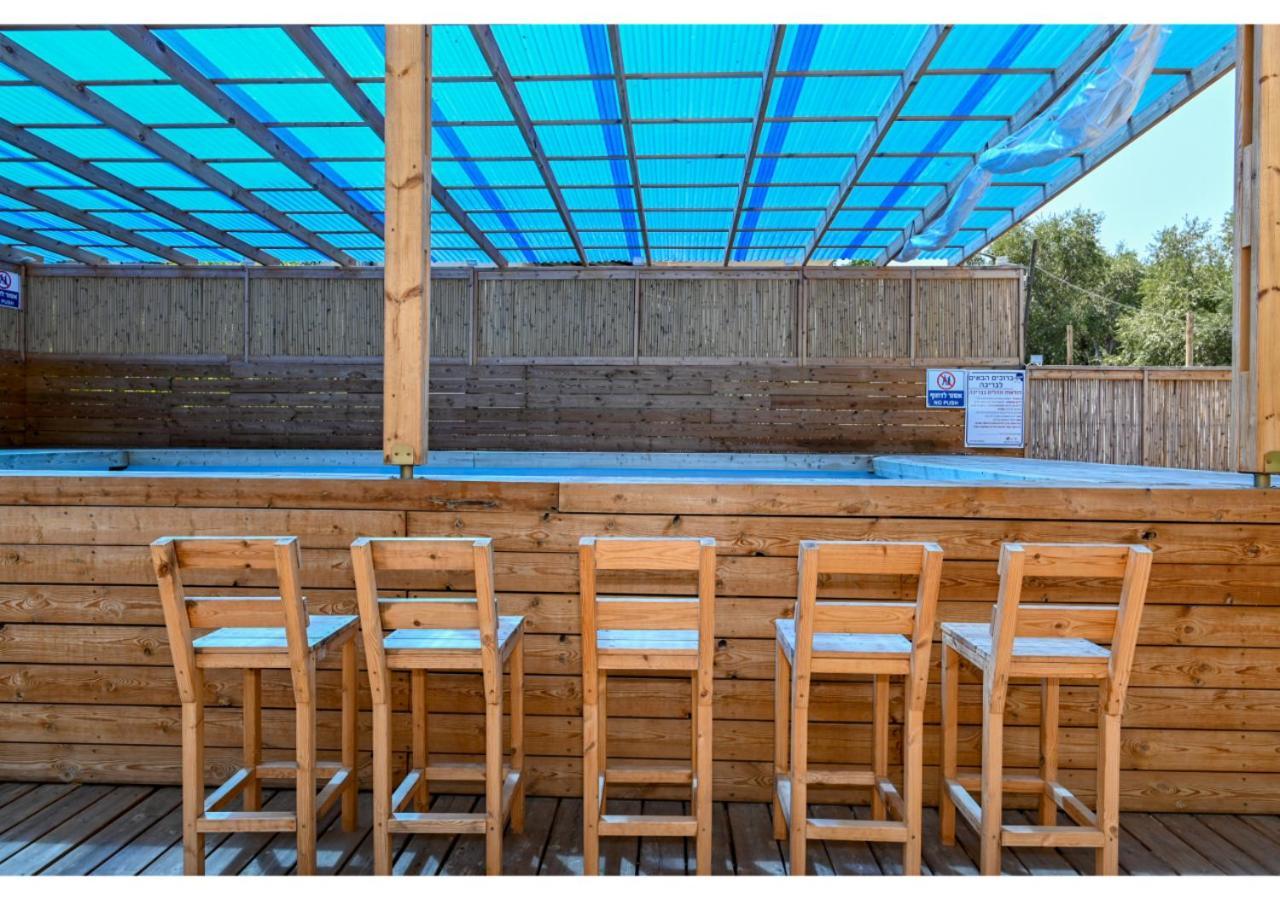 Bazelet With Private Pool In Villa *